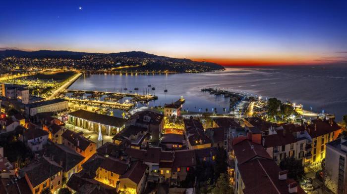 Sunny Old Town Apartment Koper Exterior photo